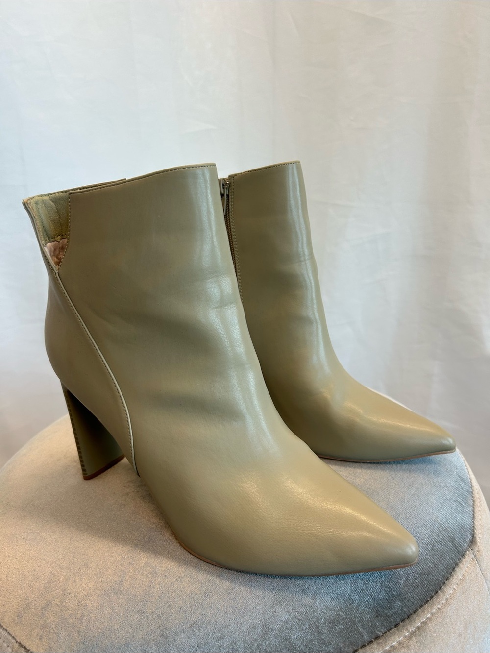 H Halston Herritage Women's beige brown Pointed Toe Ankle Boots Sz 10